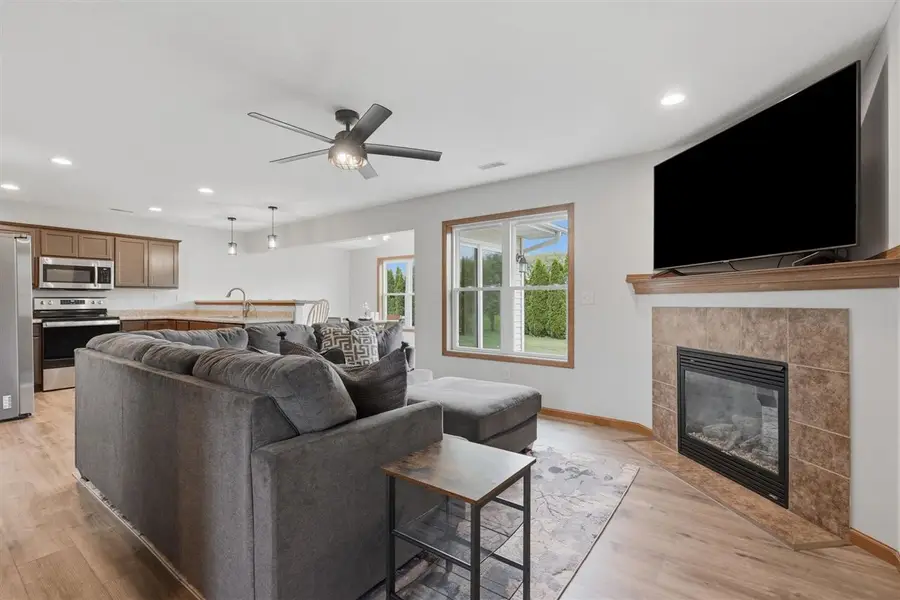 714 W 3rd Street, Kalona, IA 52247 - #2