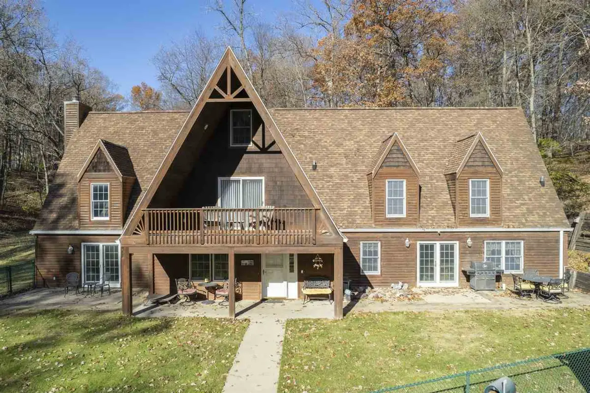 3098 Sandy Beach Rd, Solon, IA 52333 - #1