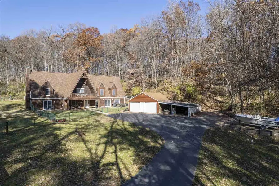 3098 Sandy Beach Rd, Solon, IA 52333 - #2