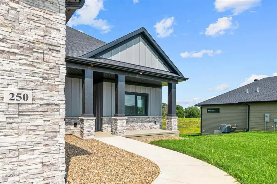 250 Howard Ave, Swisher, IA 52338 - #3