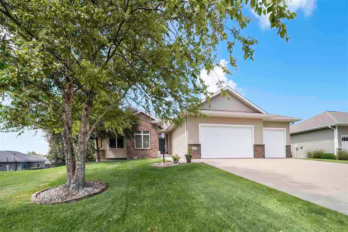 2910 High Bluff Dr, Coralville, IA 52241 - #1