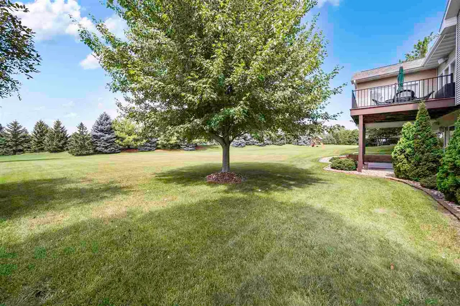 2910 High Bluff Dr, Coralville, IA 52241 - #2