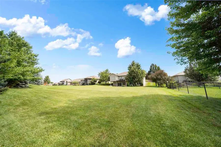2910 High Bluff Dr, Coralville, IA 52241 - #3