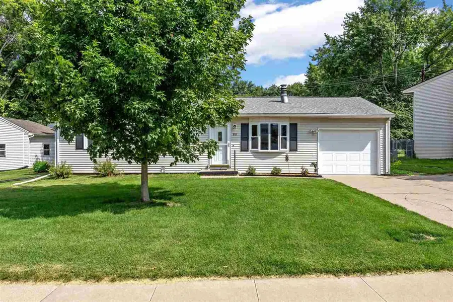 818 20th Ave, Coralville, IA 52241 - #2
