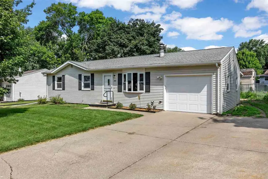 818 20th Ave, Coralville, IA 52241 - #3