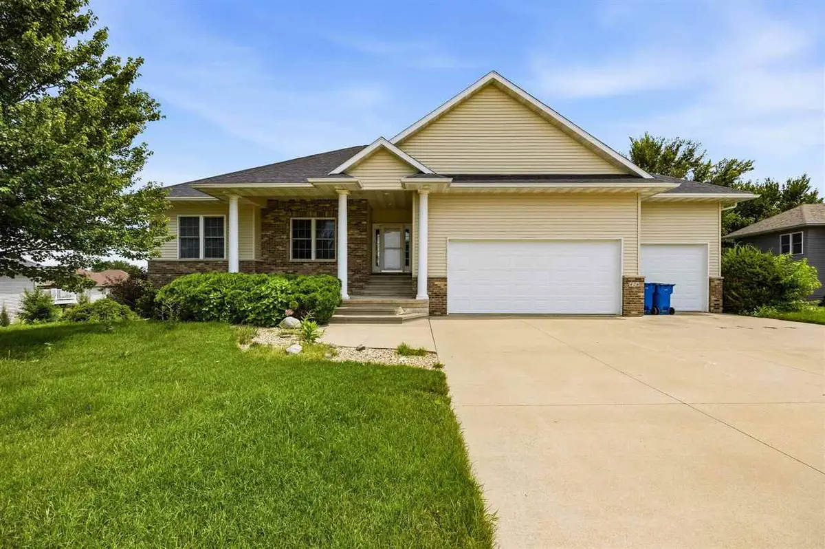 426 Prairie View Dr, Fairfax, IA 52228 - #1
