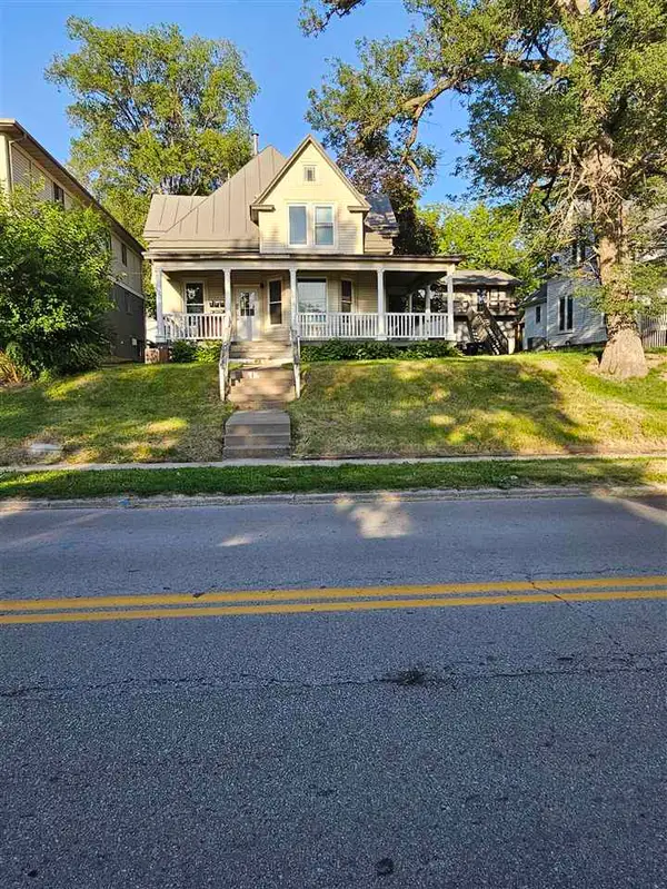 416 S Dodge Street, Iowa City, IA 52240