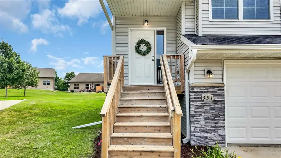351 Cypress Ct, Solon, IA 52333 - #2