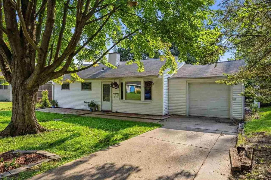 1406 Franklin St, Iowa City, IA 52240 - #2
