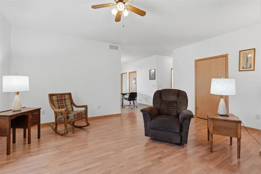 834 S 9th Ave, Washington, IA 52353 - #3