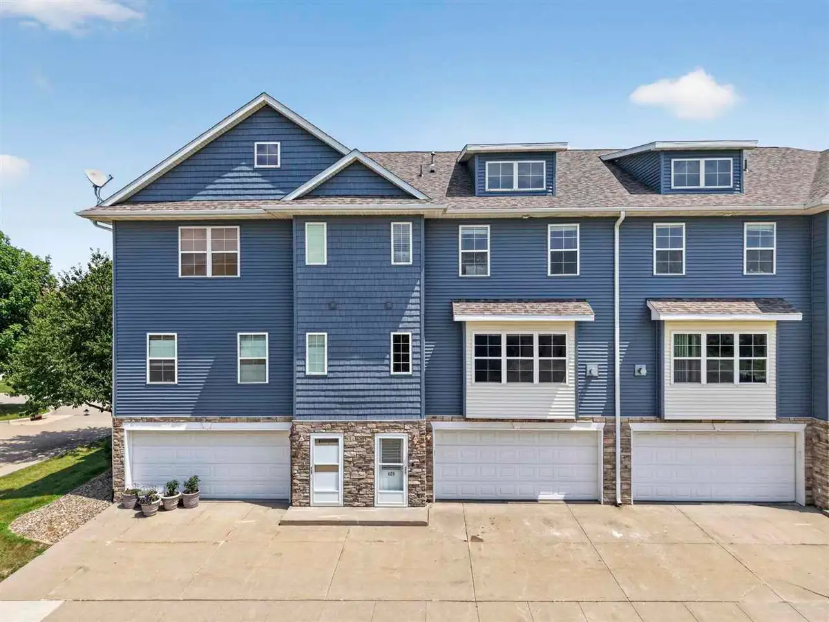 420 Glenmoor Pl, North Liberty, IA 52317 - #1