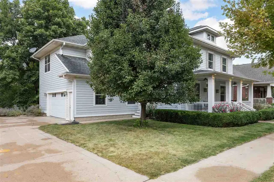 720 Walker Cir, Iowa City, IA 52245 - #2