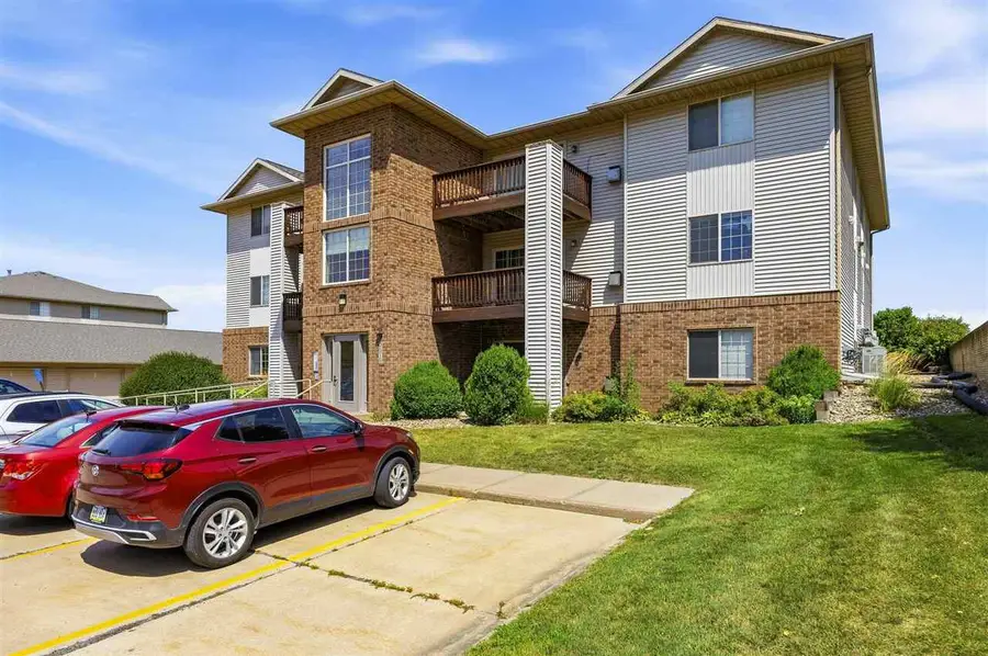 3010 Wilson Ave SW, Cedar Rapids, IA 52404 - #2
