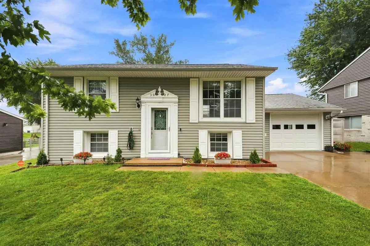 3027 Huxley Ln SW, Cedar Rapids, IA 52404 - #1