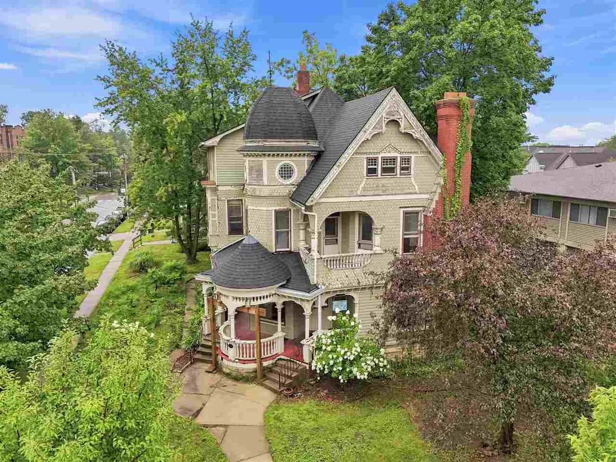 935 E College Street, Iowa City, IA 52240 - #1