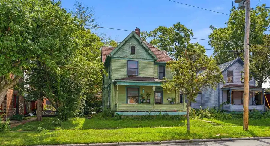 210 N Gilbert St, Iowa City, IA 52240 - #2