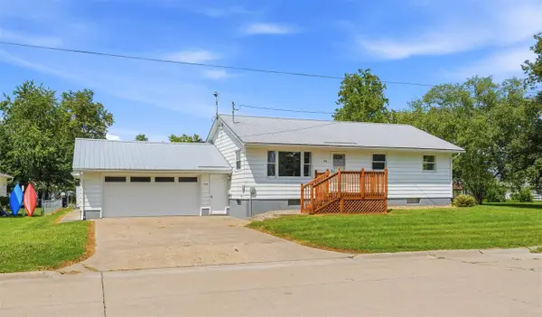 714 E Harrison St, Washington, IA 52353