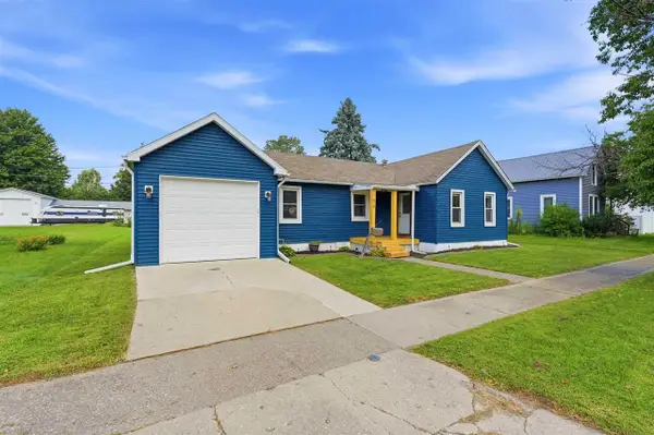 614 E Madison St, Washington, IA 52353