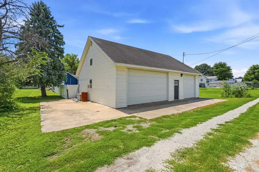 614 E Madison St, Washington, IA 52353 - #2