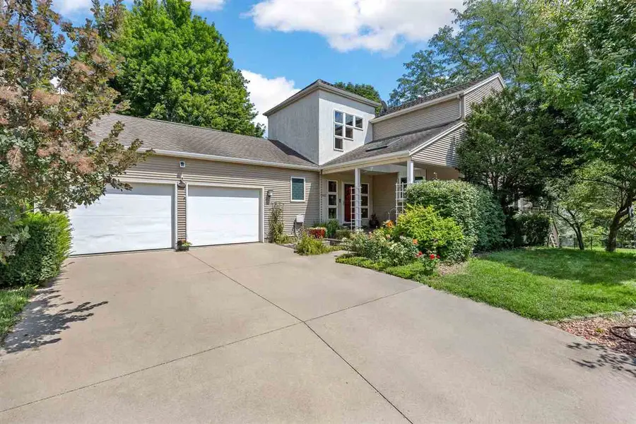 1902 Woodberry Ct, Iowa City, IA 52246 - #2