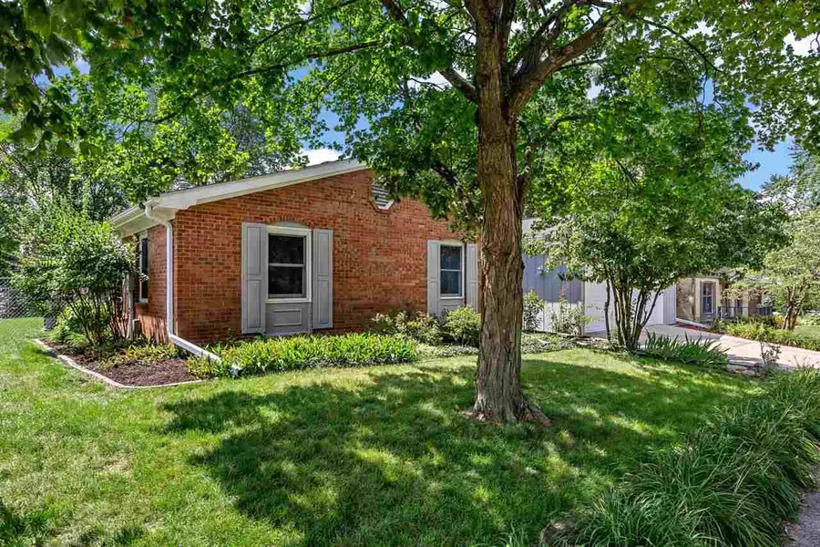 1205 Brookwood Dr, Iowa City, IA 52240 - #2