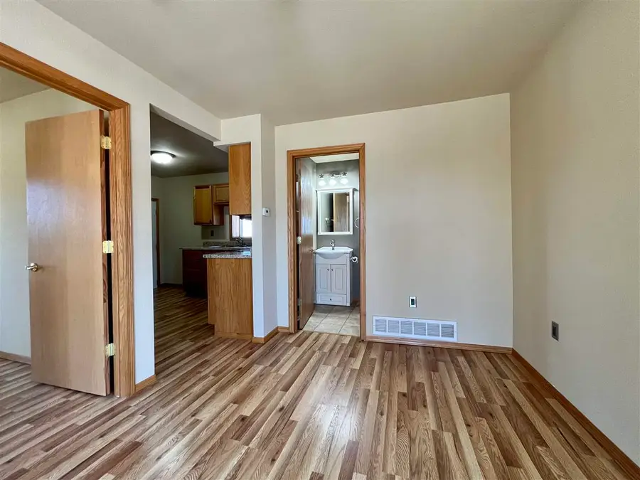 1210 Lincoln Ave, Cedar Rapids, IA 52402 - #3