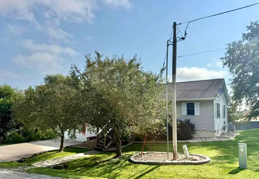 218 S High Ave, Oxford, IA 52322 - #2