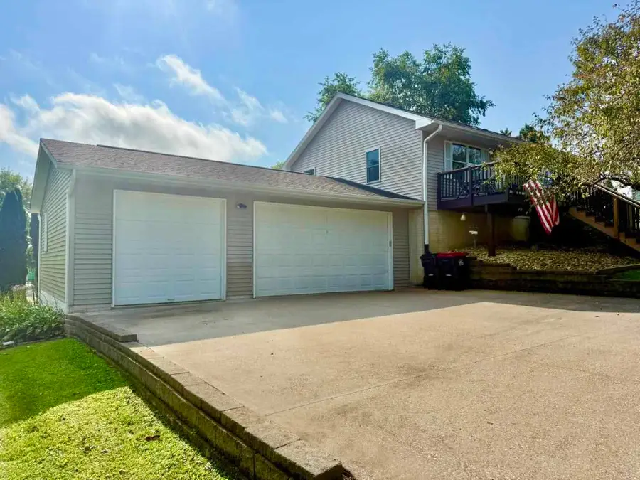 218 S High Ave, Oxford, IA 52322 - #3