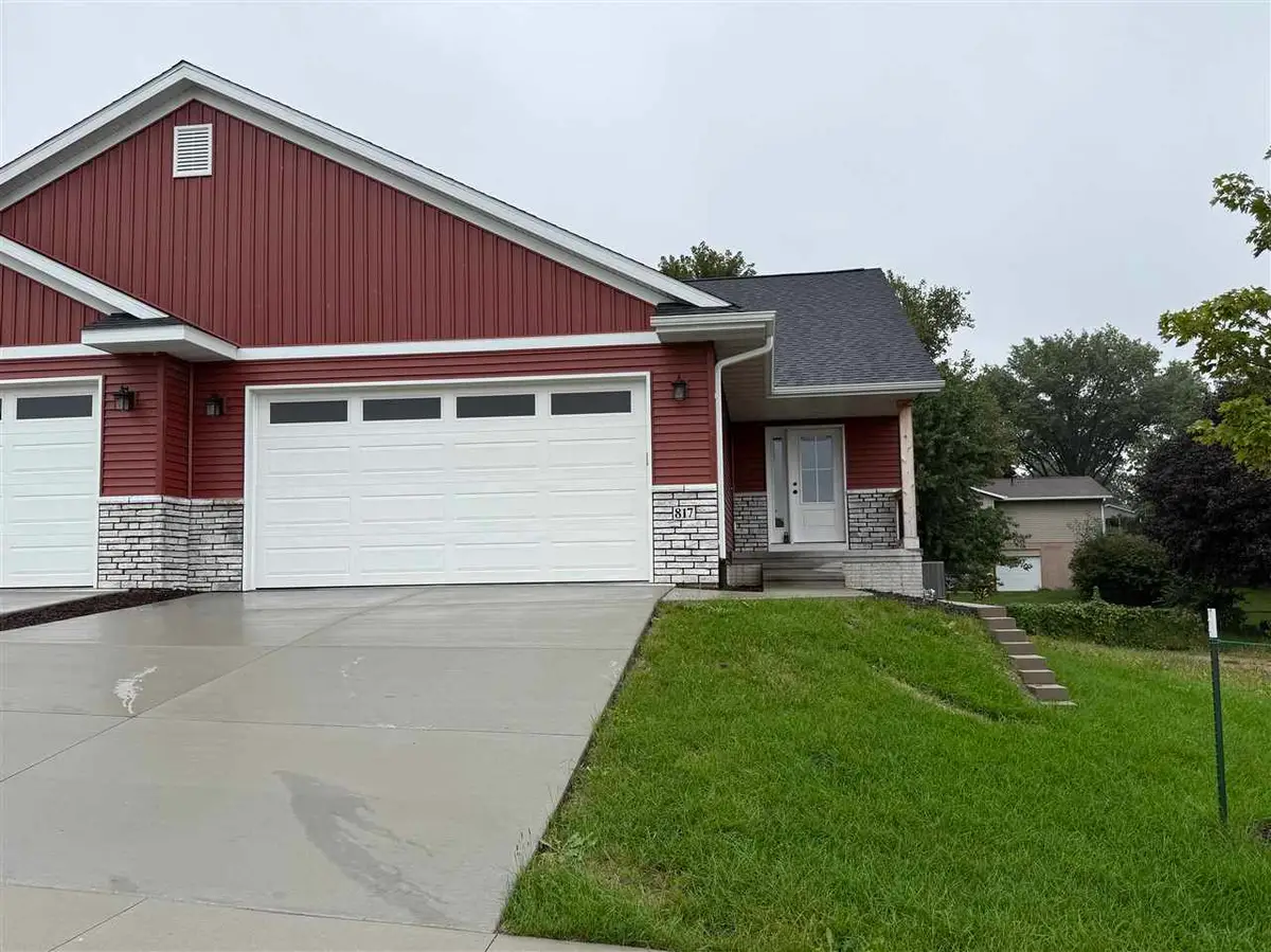 817 Prairie View Dr, West Branch, IA 52358 - #1