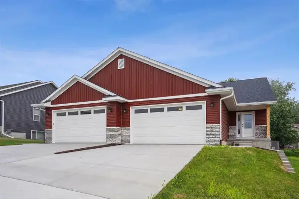 817 Prairie View Dr, West Branch, IA 52358