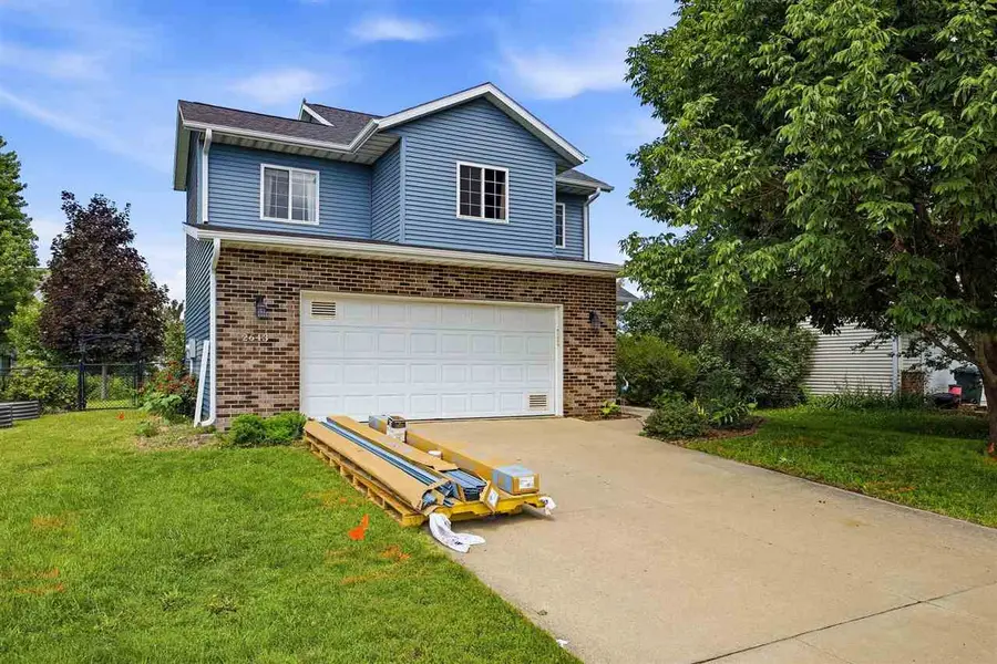 2643 Whispering Meadow Dr, Iowa City, IA 52240 - #2