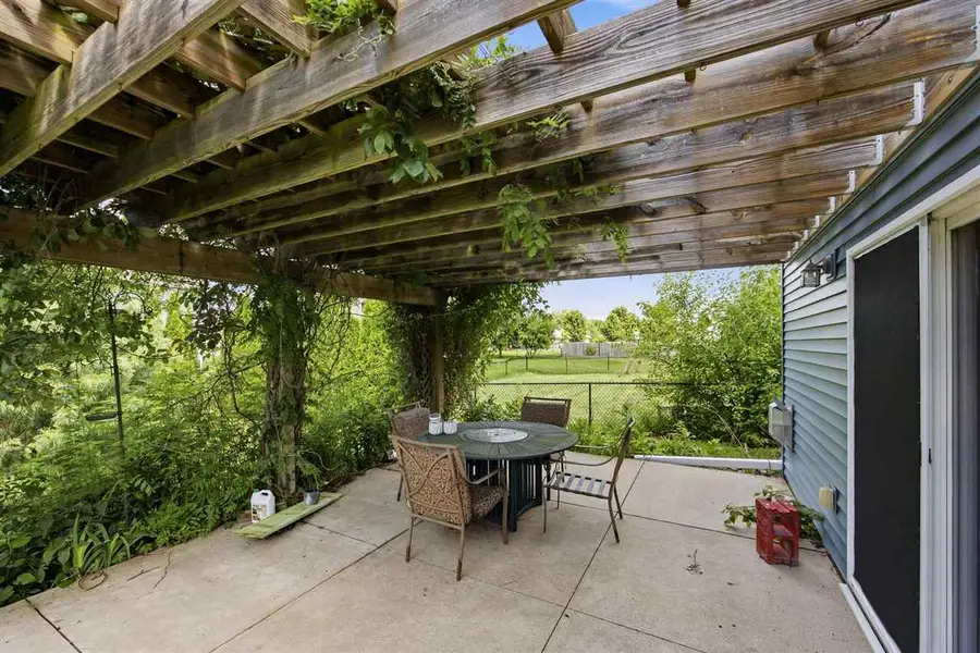 2643 Whispering Meadow Dr, Iowa City, IA 52240 - #3