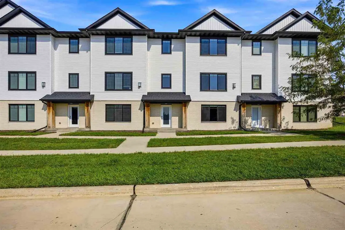 286 Kenneth Dr, Iowa City, IA 52245 - #1