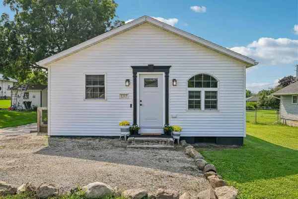 1315 1st Avenue, Center Point, IA 52213