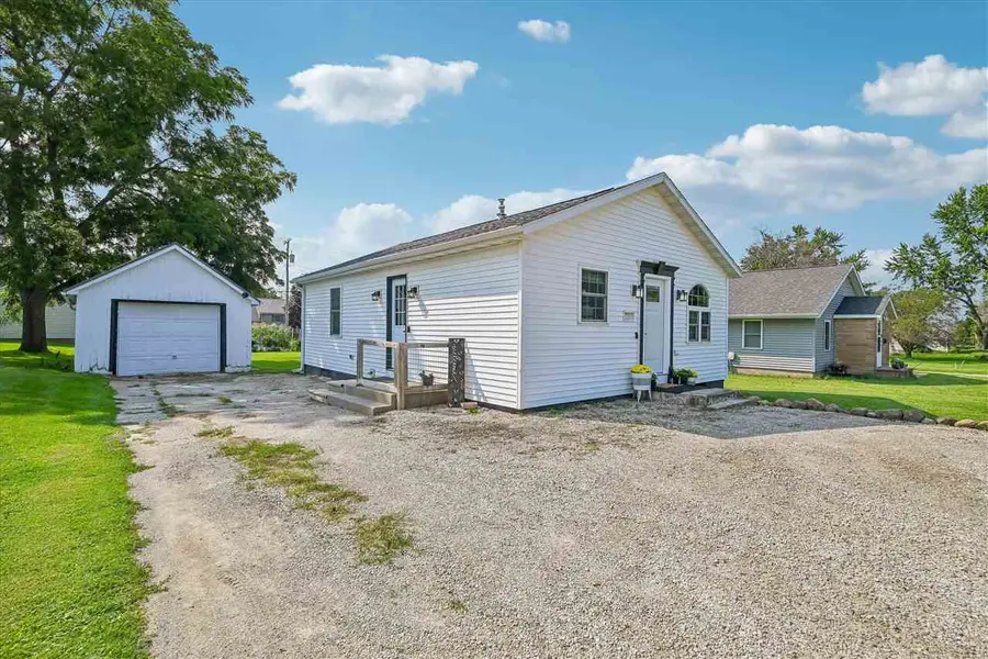 1315 1st Avenue, Center Point, IA 52213 - #2