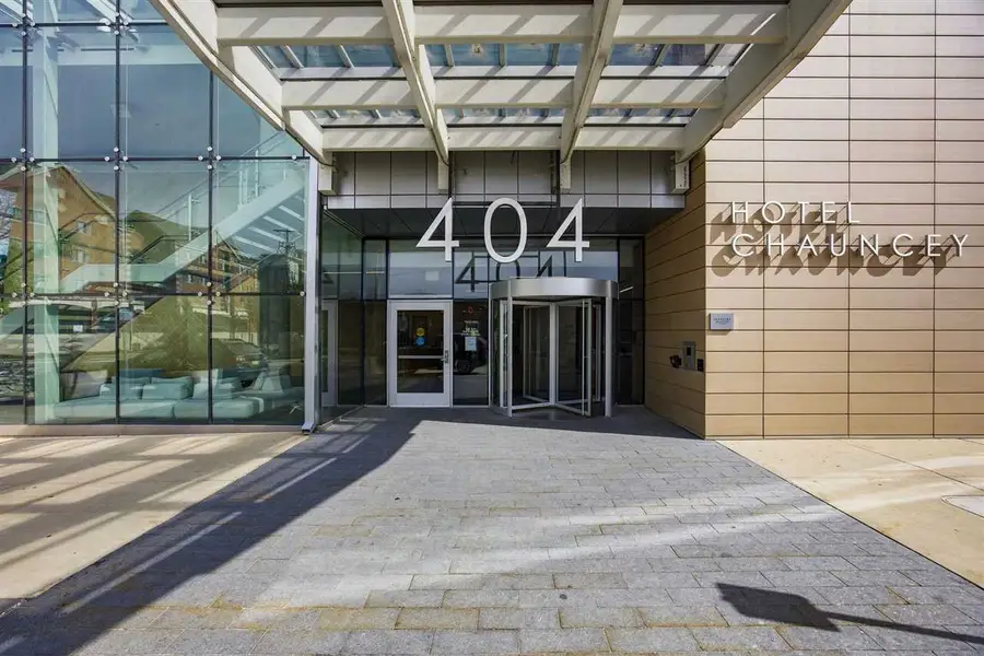 404 E College St, Iowa City, IA 52240 - #2