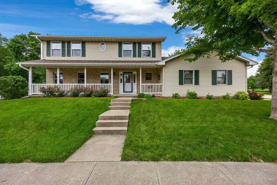 1303 Chamberlain Dr, Iowa City, IA 52240 - #2