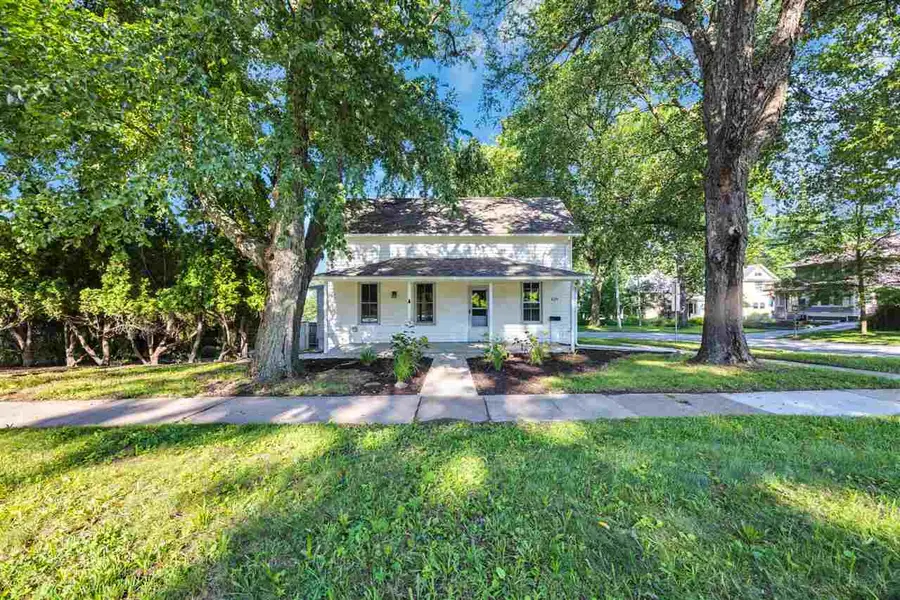 629 N Governor St, Iowa City, IA 52245 - #2