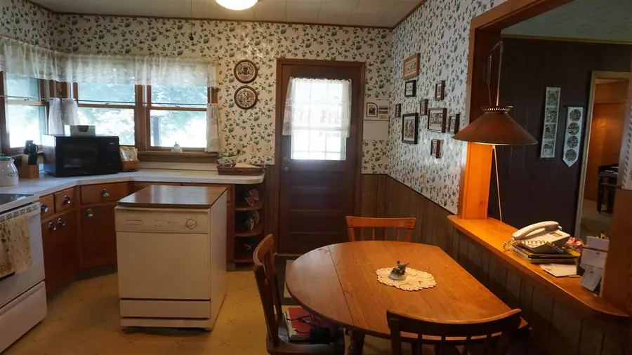 520 Washington Ave, Nichols, IA 52766 - #3