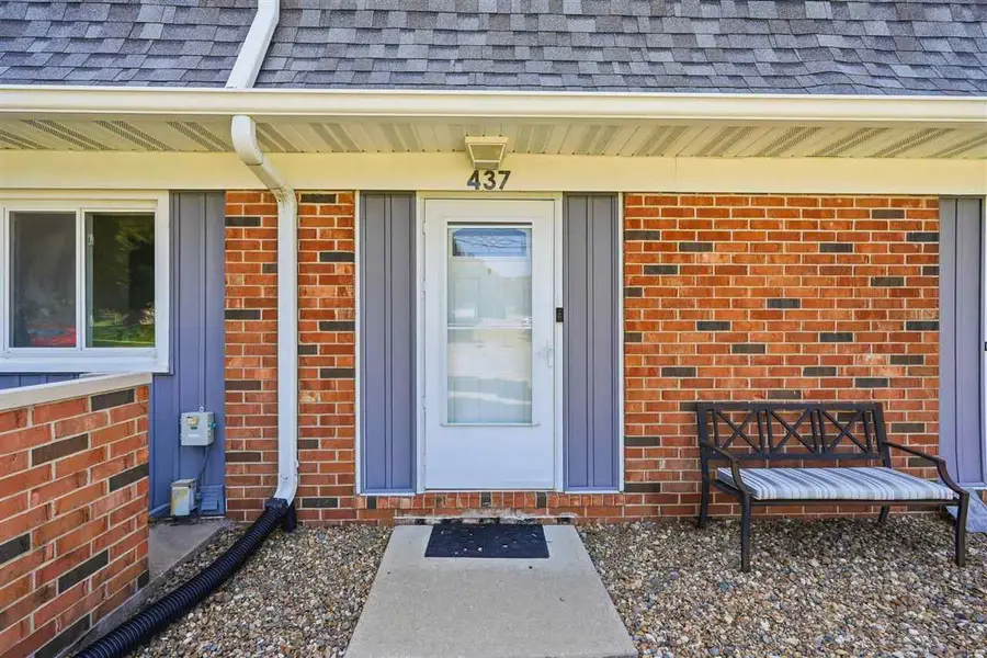 437 Peterson St, Iowa City, IA 52245 - #2