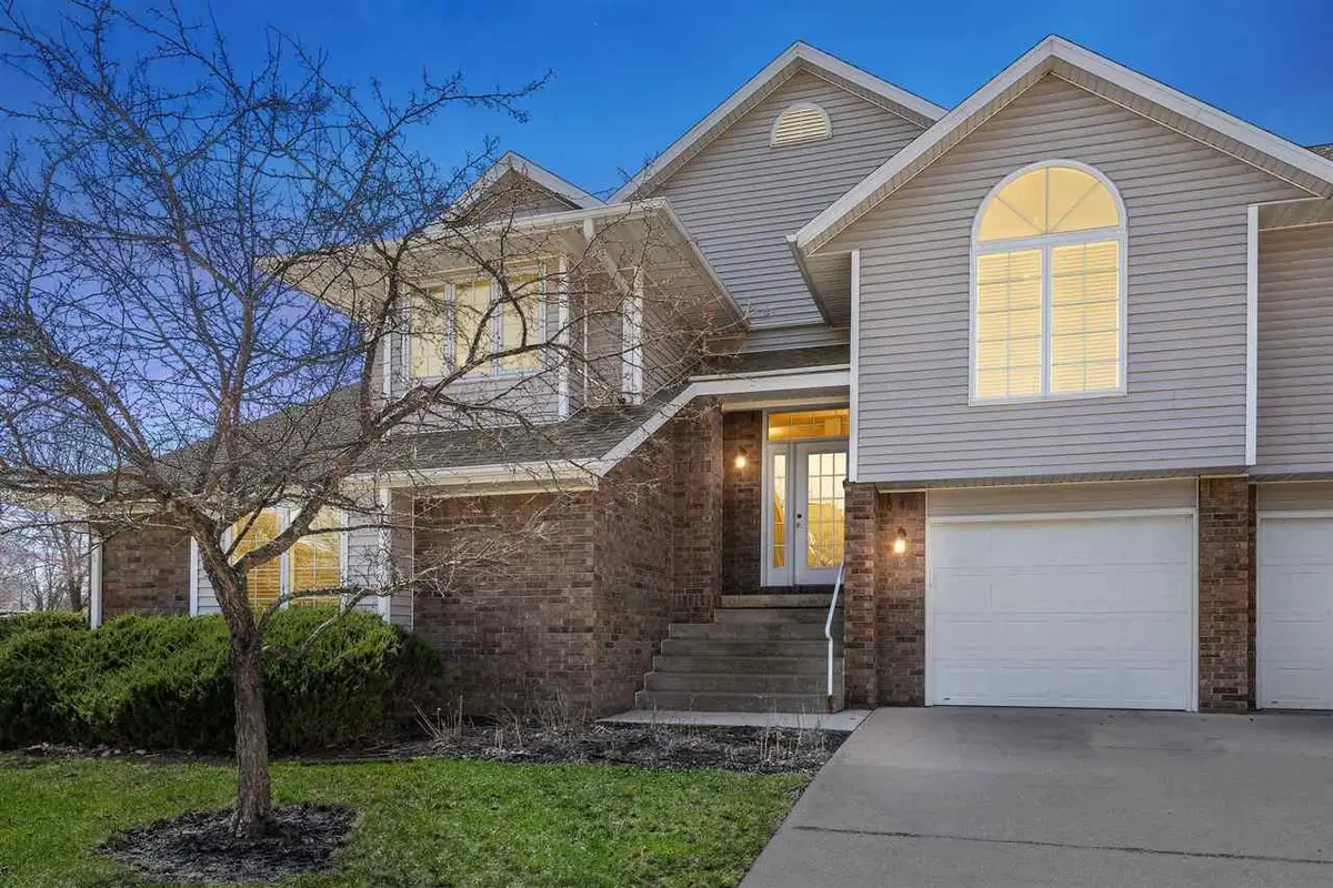 15 Camborne Cir, Iowa City, IA 52245 - #1