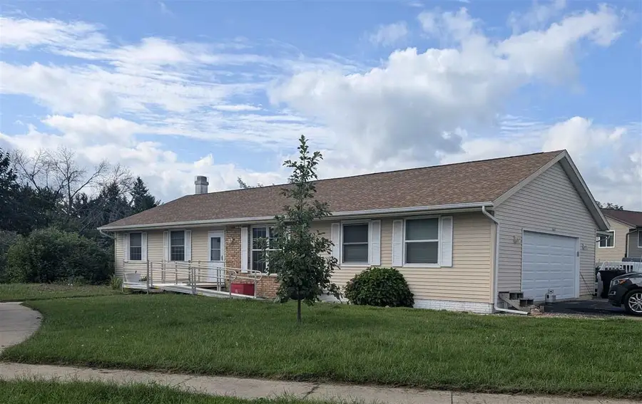 6664 Sand Ct SW, Cedar Rapids, IA 52404 - #2