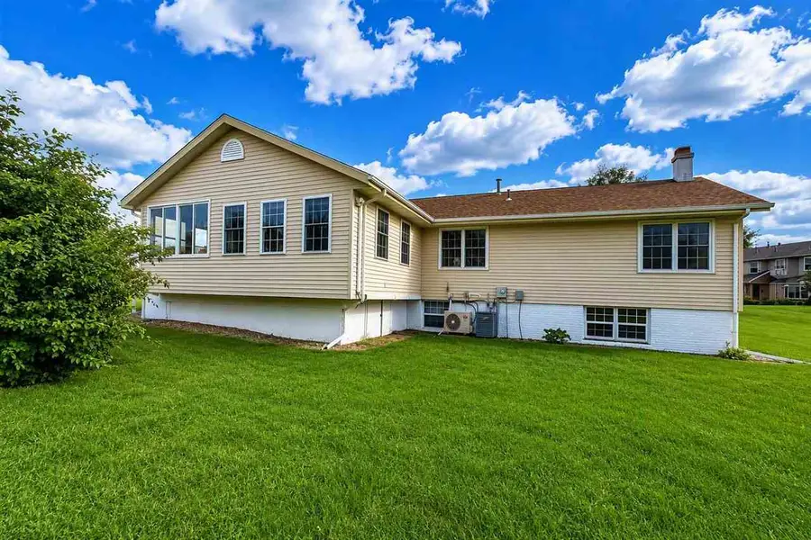 6664 Sand Ct SW, Cedar Rapids, IA 52404 - #3