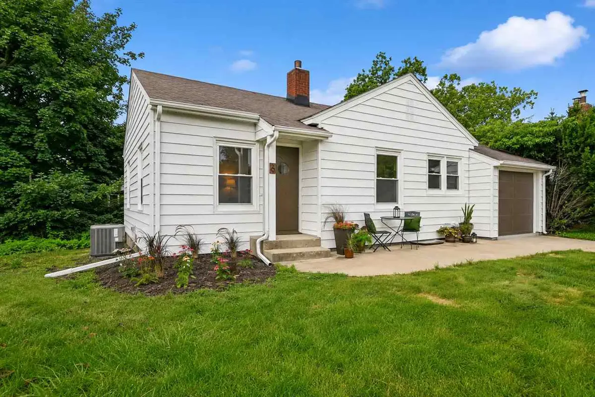 6 Kirkwood Circle, Iowa City, IA 52240 - #1