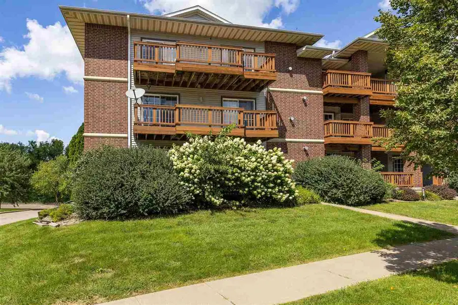 536 Westside Dr, Iowa City, IA 52246 - #2