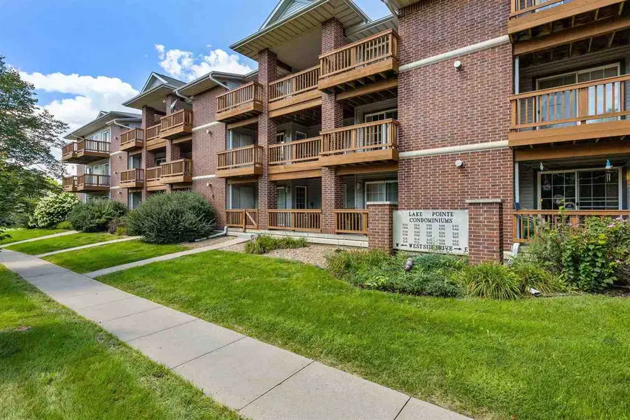 536 Westside Dr, Iowa City, IA 52246 - #3