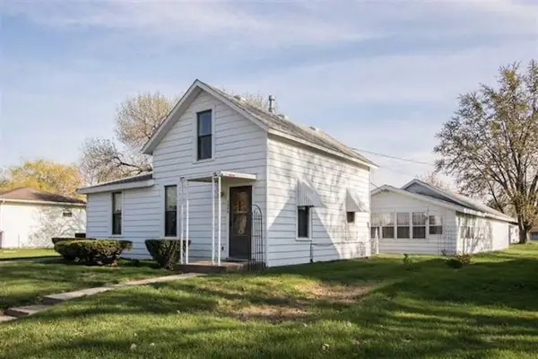 1209 E 3rd St, Washington, IA 52353