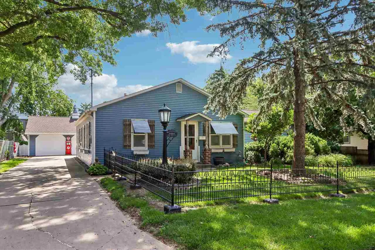 532 Olive St, Iowa City, IA 52246 - #1