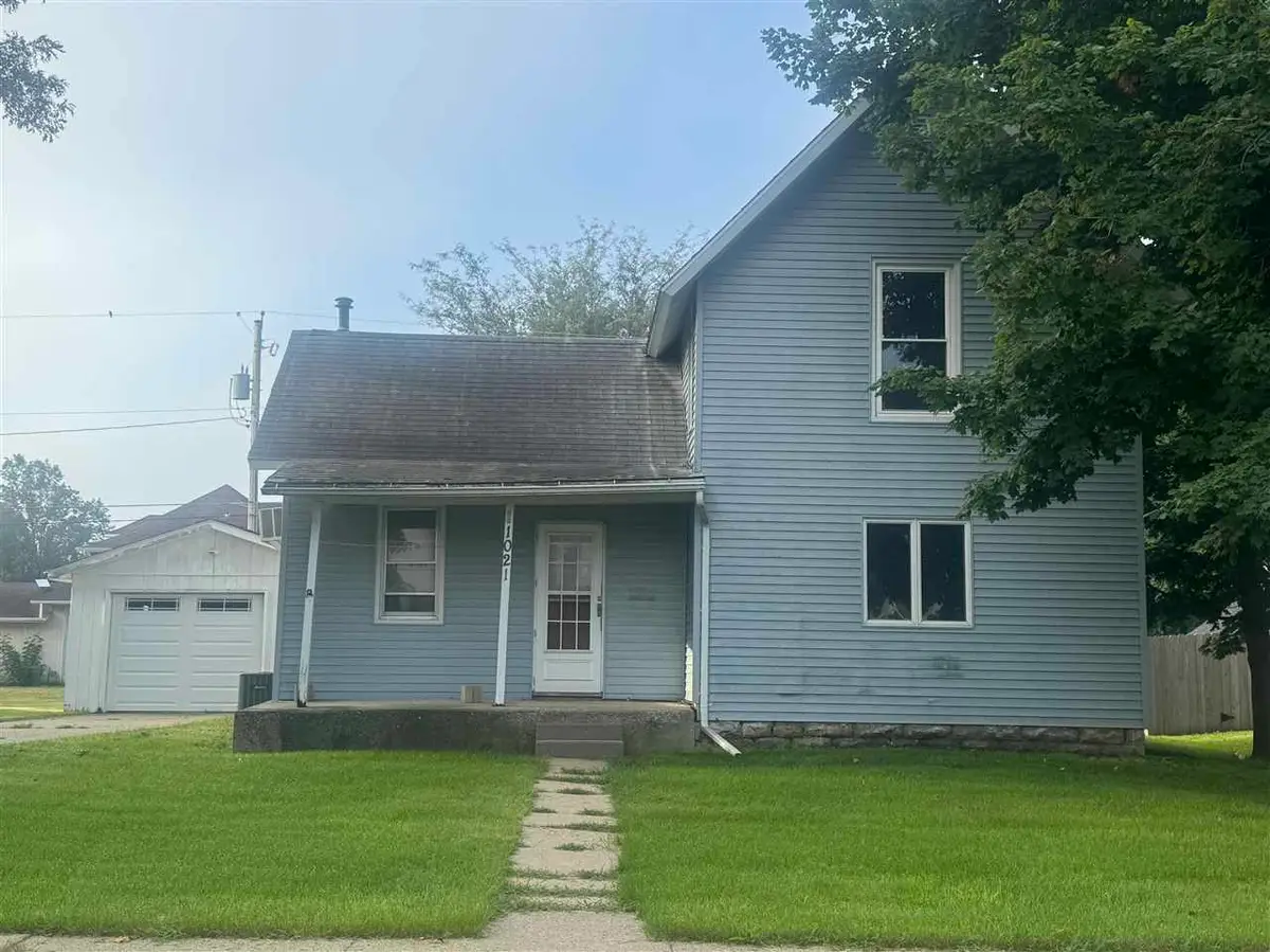 1021 E 2nd St, Washington, IA 52353 - #1