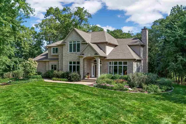 3004 Forest Gate Cir NE, Iowa City, IA 52240